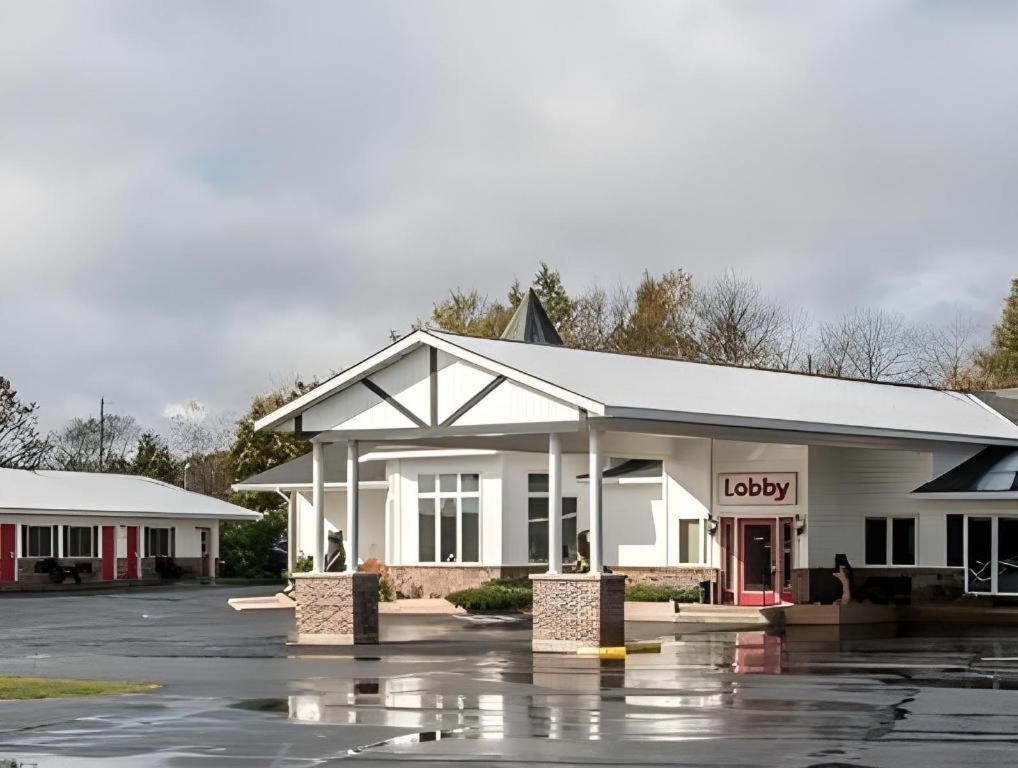 Econo Lodge Lakeshore Manistique Exterior foto